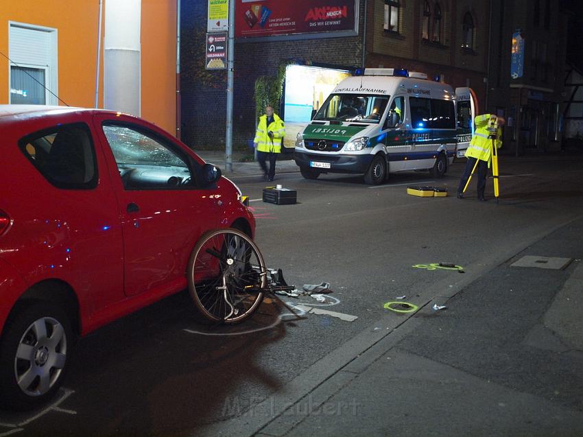 VU Rad gegen PKW Koeln Rath Roesratherstr Eilerstr P05.JPG